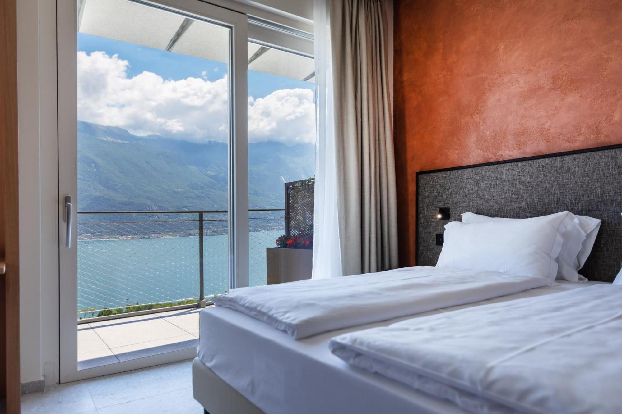 Superior Double Room Balcony Lake View