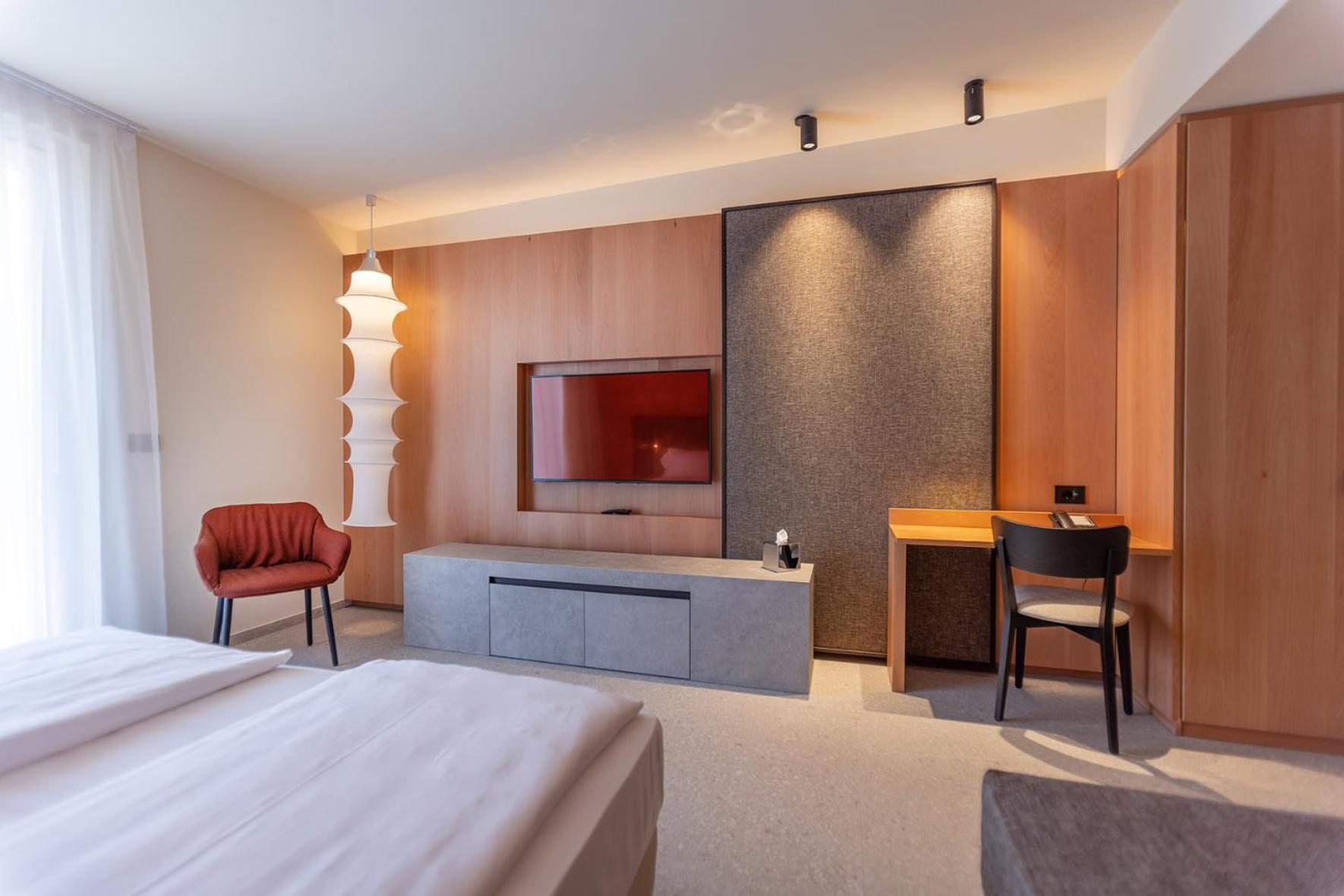 Junior Suite Balcony Lake View Spa Bath