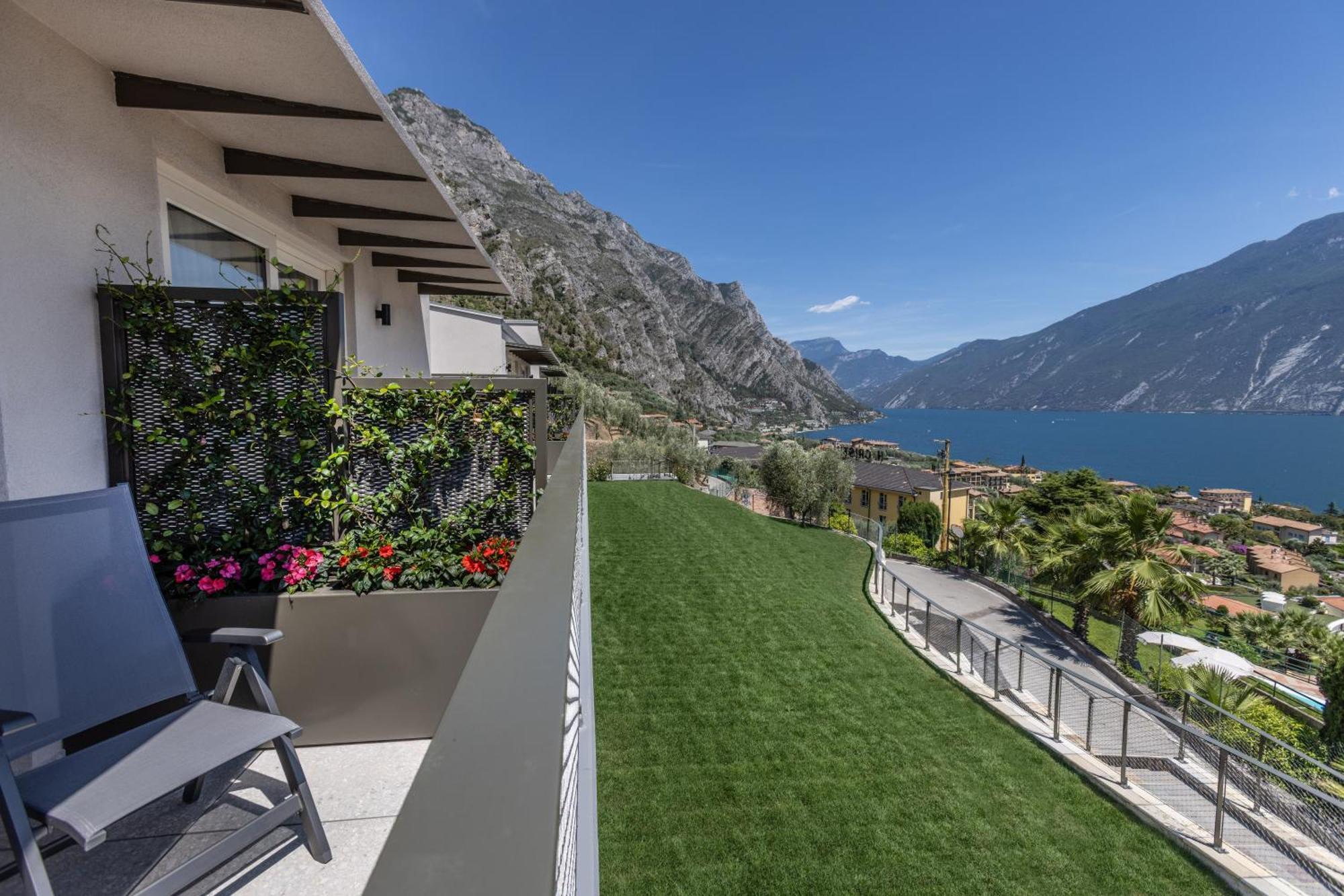 Superior Double Room Balcony Lake View