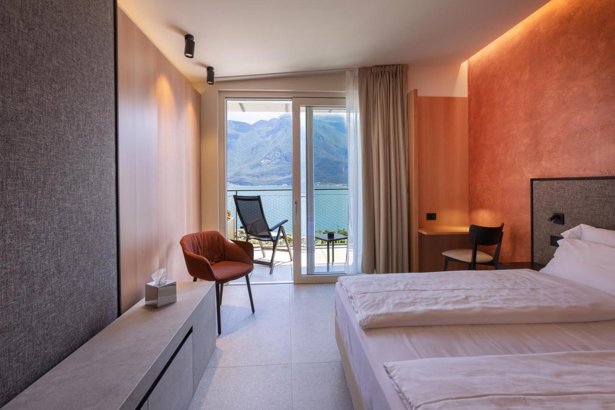 Superior Double Room Balcony Lake View